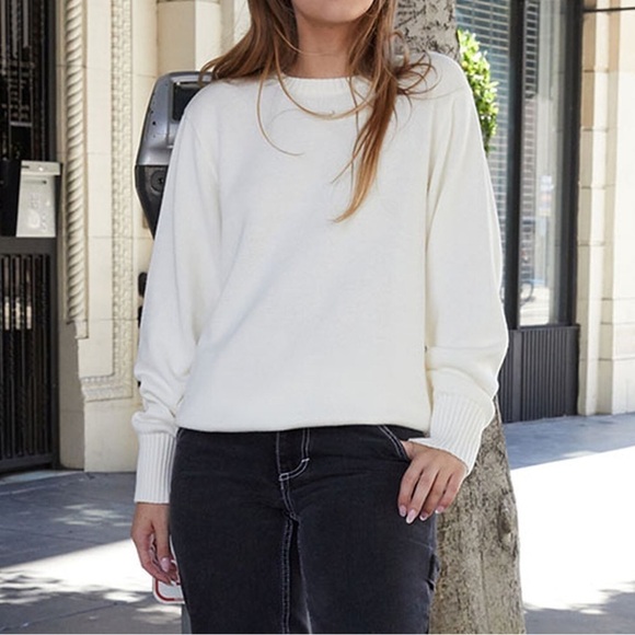Brandi Melville Women’s White Crewneck Long Sleeves Sweater One Size - Picture 1 of 7